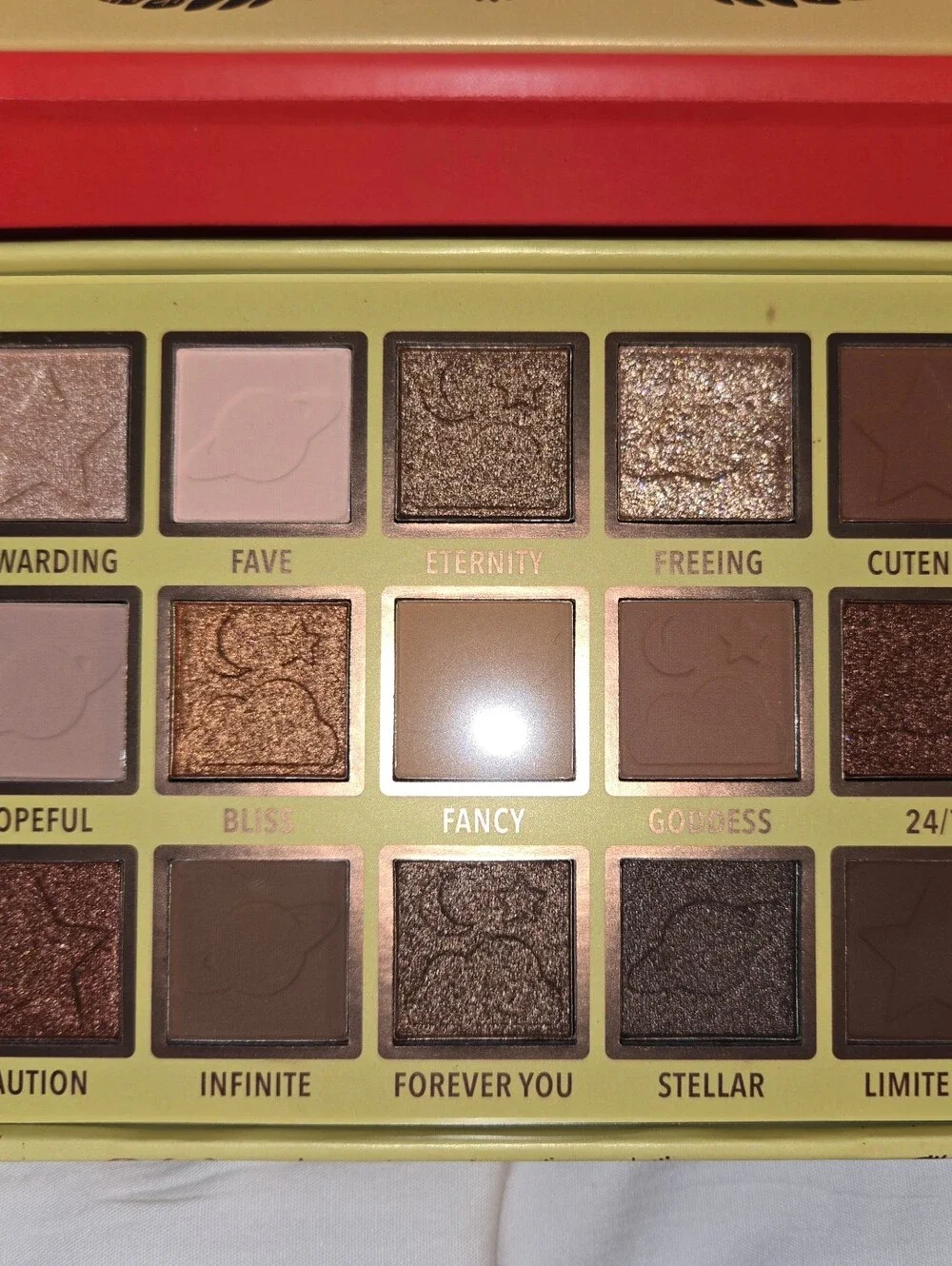Moira Chasing Eternity Eyeshadow Palette
